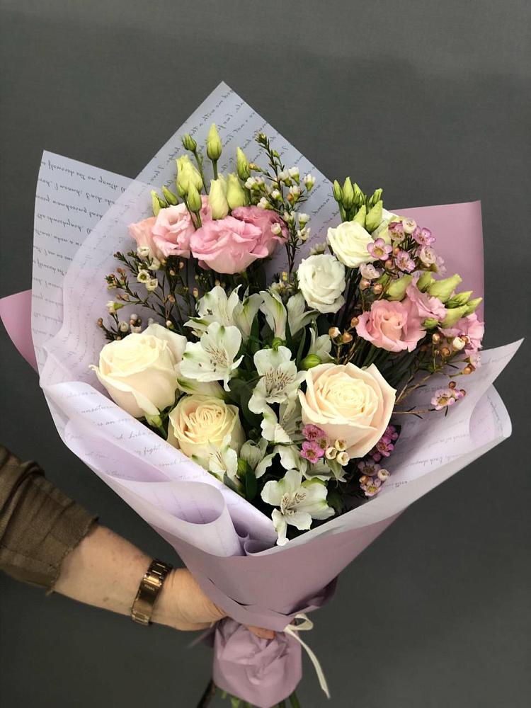 Букет цветов из: Альстромерии, Розы и Лизиантусы в Кетово