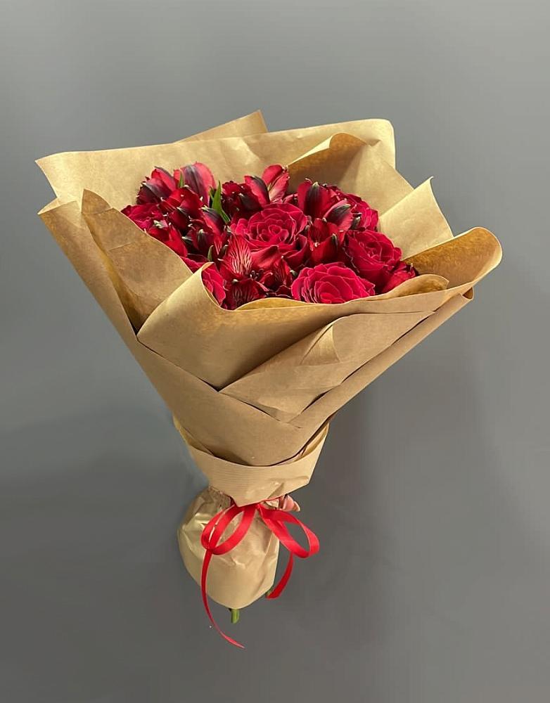 Букет цветов из: Альстромерии и Розы в Кетово