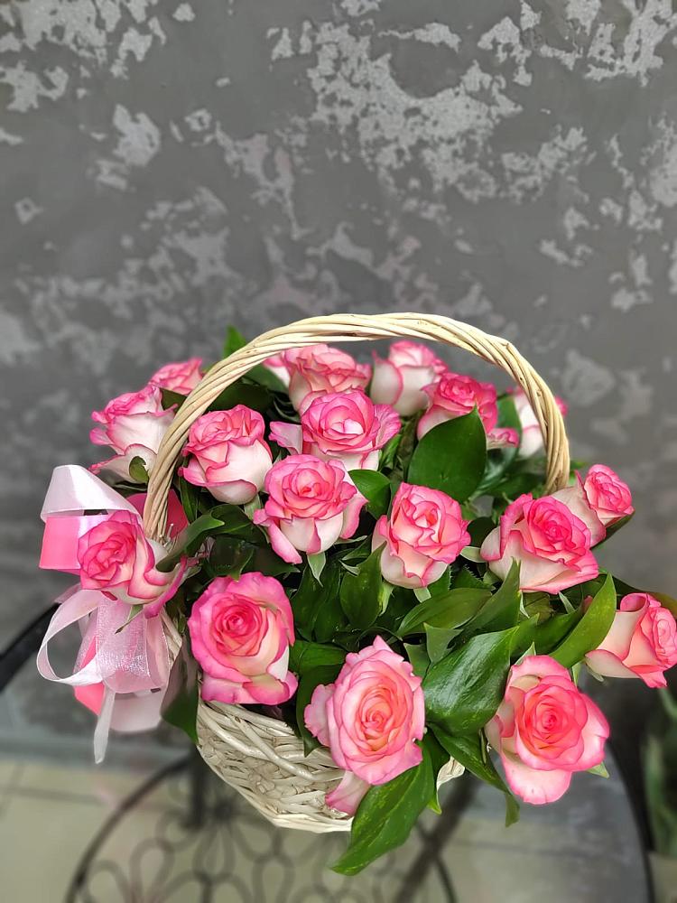 Цветочная композиция из Розы в корзине в Кетово