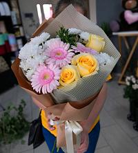 Букет цветов из:  Герберы, Розы и Хризантемы в Кетово