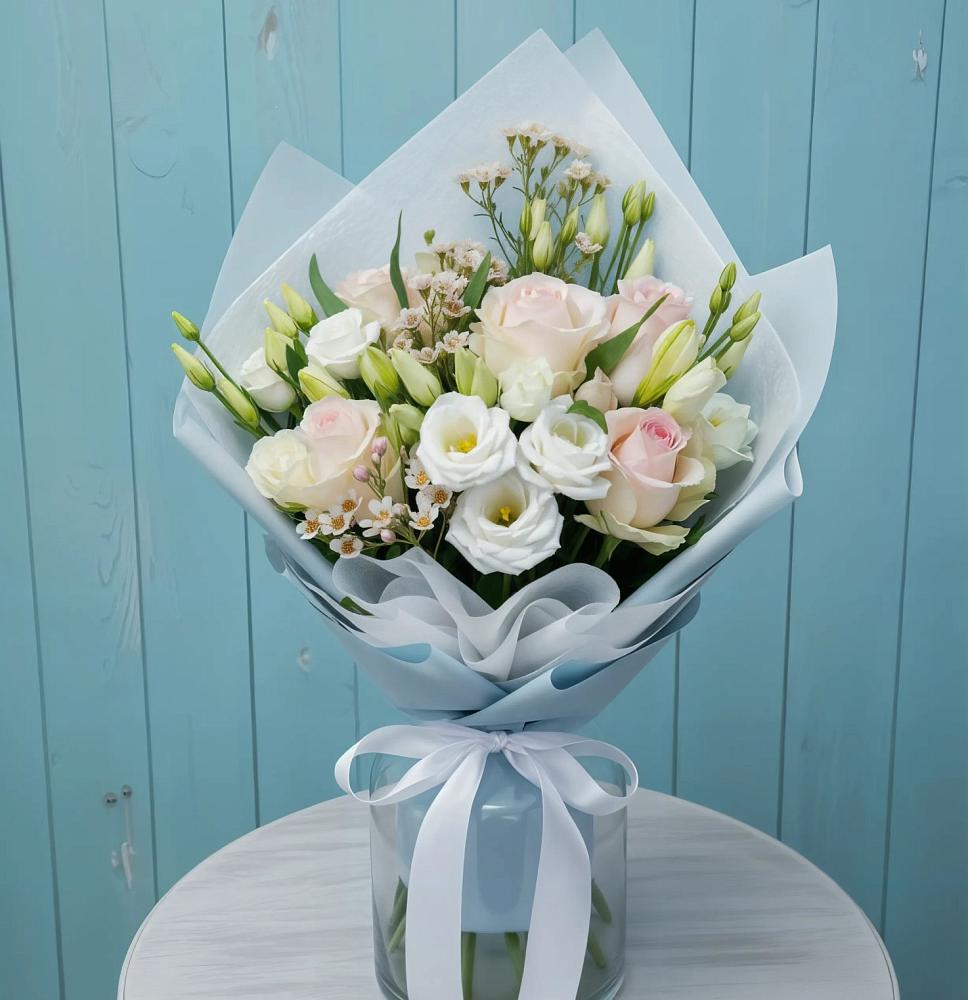 Букет цветов из: Розы и Лизиантусы в Кетово