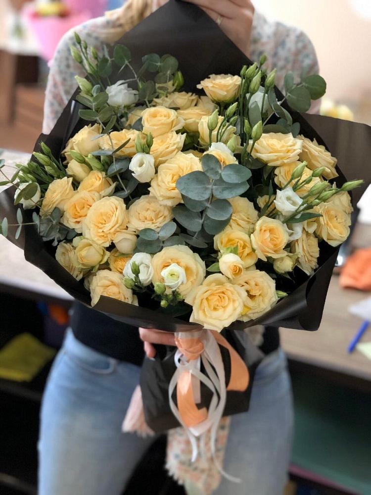 Букет цветов из: Розы и Лизиантусы в Кетово