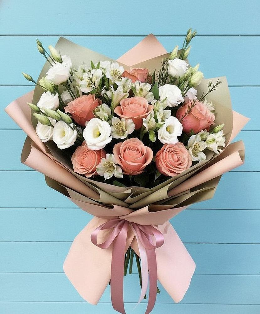 Букет цветов из: Розы, Альстромерии и Лизиантусы в Кетово