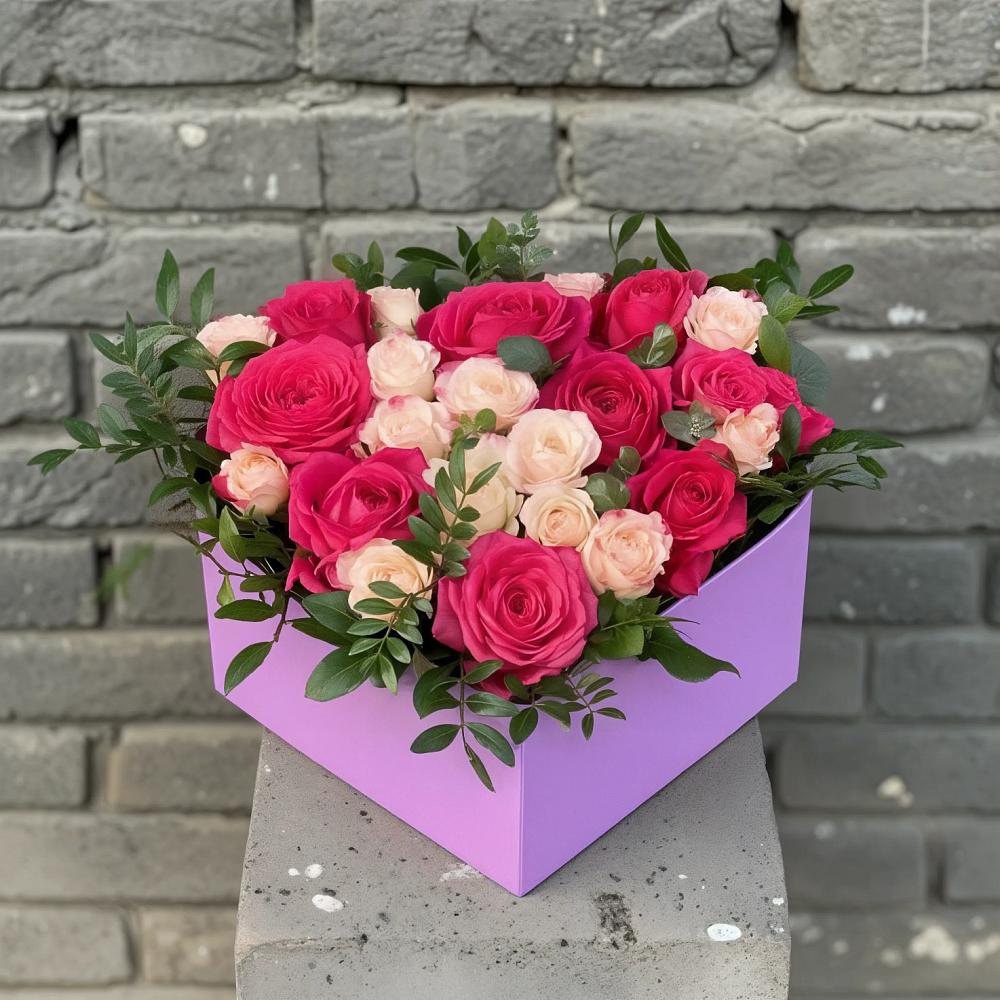 Цветочная композиция из Розы в коробке в Кетово