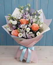 Букет цветов из:  Лизиантусы, Розы, Альстромерии и Гипсофила в Кетово