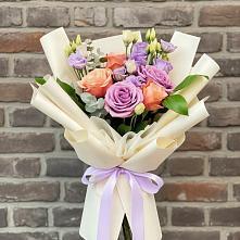 Букет цветов из:  Лизиантусы и Розы в Кетово