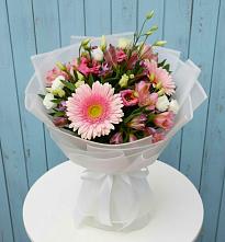 Букет цветов из:  Герберы, Альстромерии и Лизиантусы в Кетово