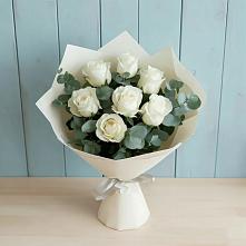 Букет Белые розы в Эвкалипте в Кетово