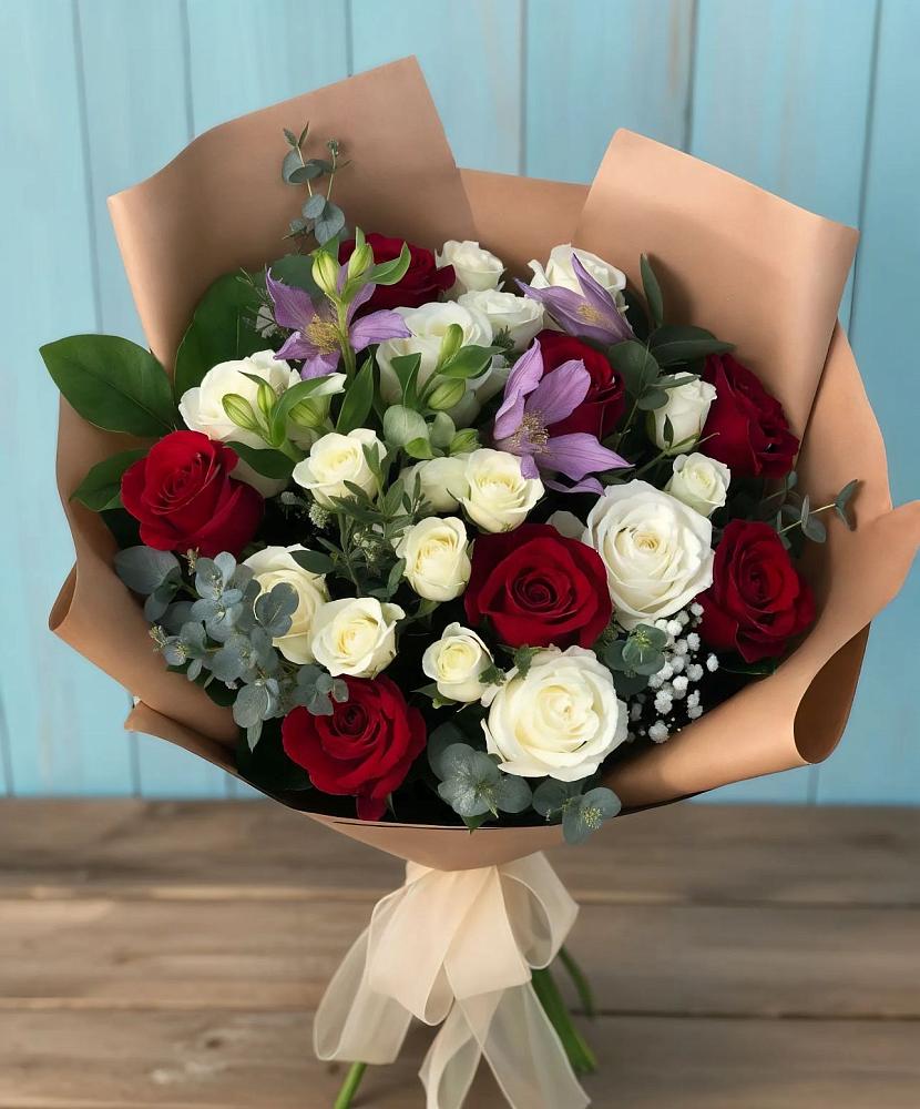 Букет цветов из: Розы и Альстромерии в Кетово