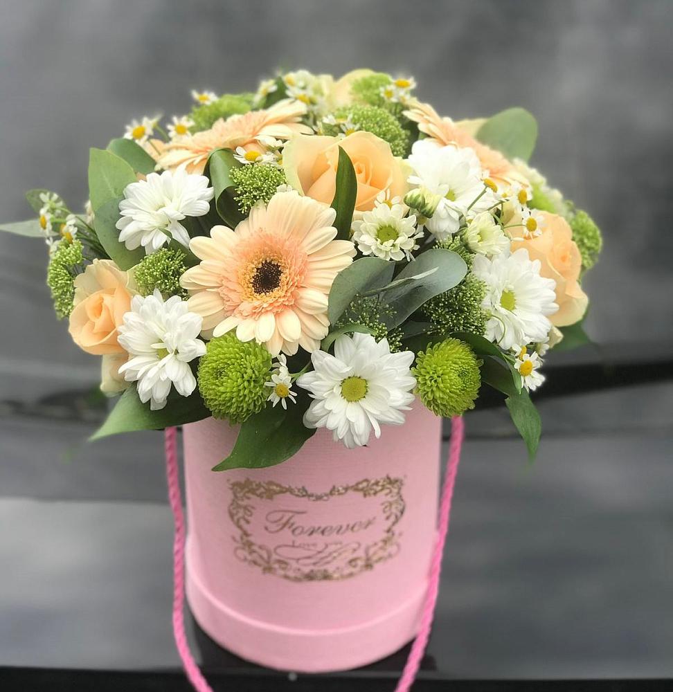 Цветочная композиция из Розы, Герберы и Хризантемы в шляпной коробке в Кетово