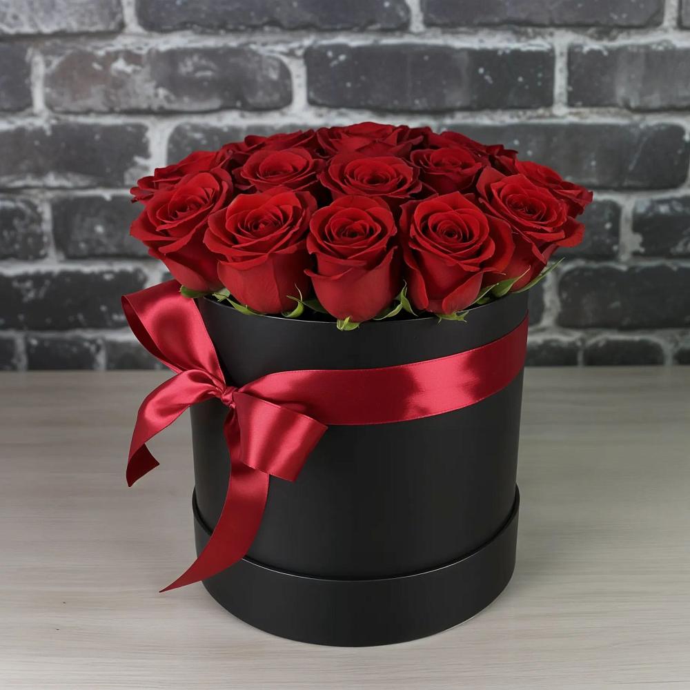 Цветочная композиция из Розы в шляпной коробке в Кетово