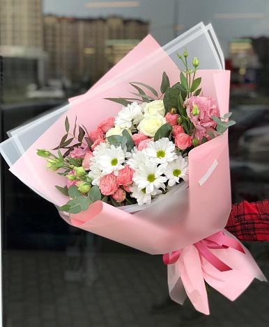 Букет цветов из: Розы, Лизиантусы и Хризантемы в Кетово