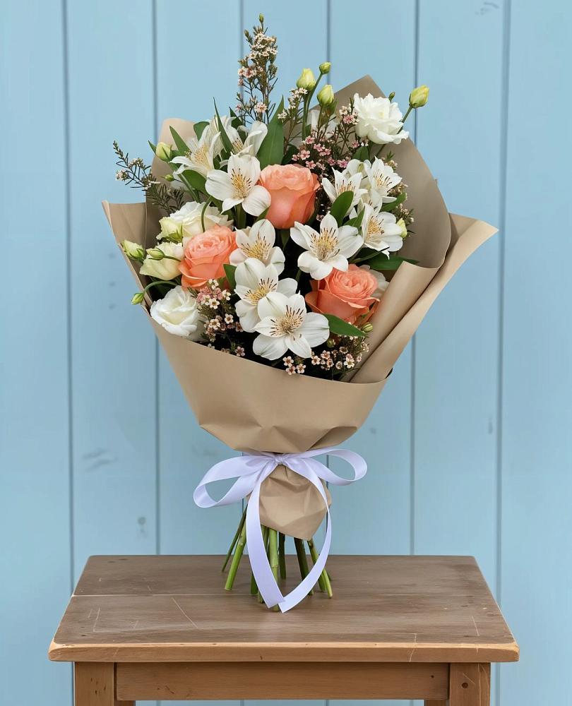 Букет цветов из: Альстромерии, Лизиантусы, Розы и Хризантемы в Кетово