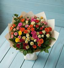 Букет Микс из разноцветных кустовых роз в Кетово
