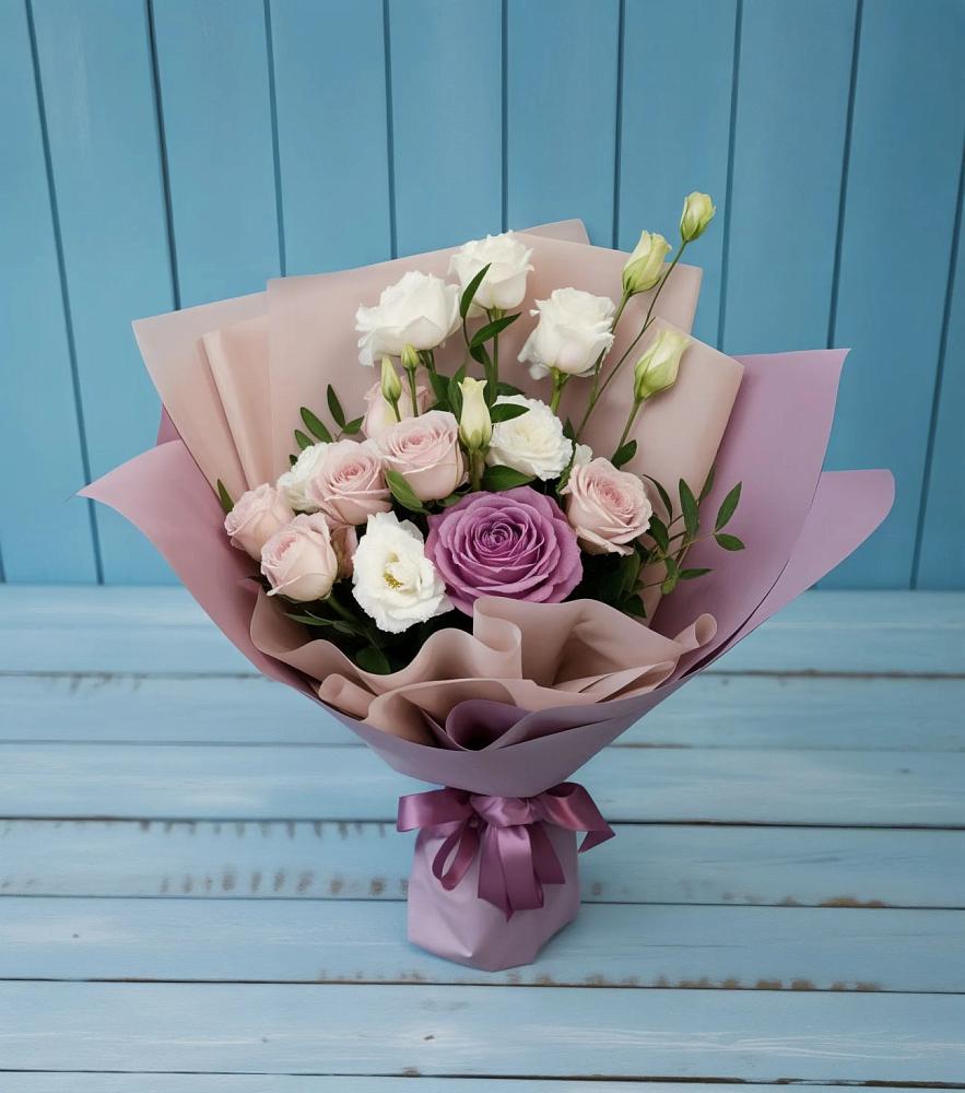 Букет цветов из: Розы и Лизиантусы в Кетово